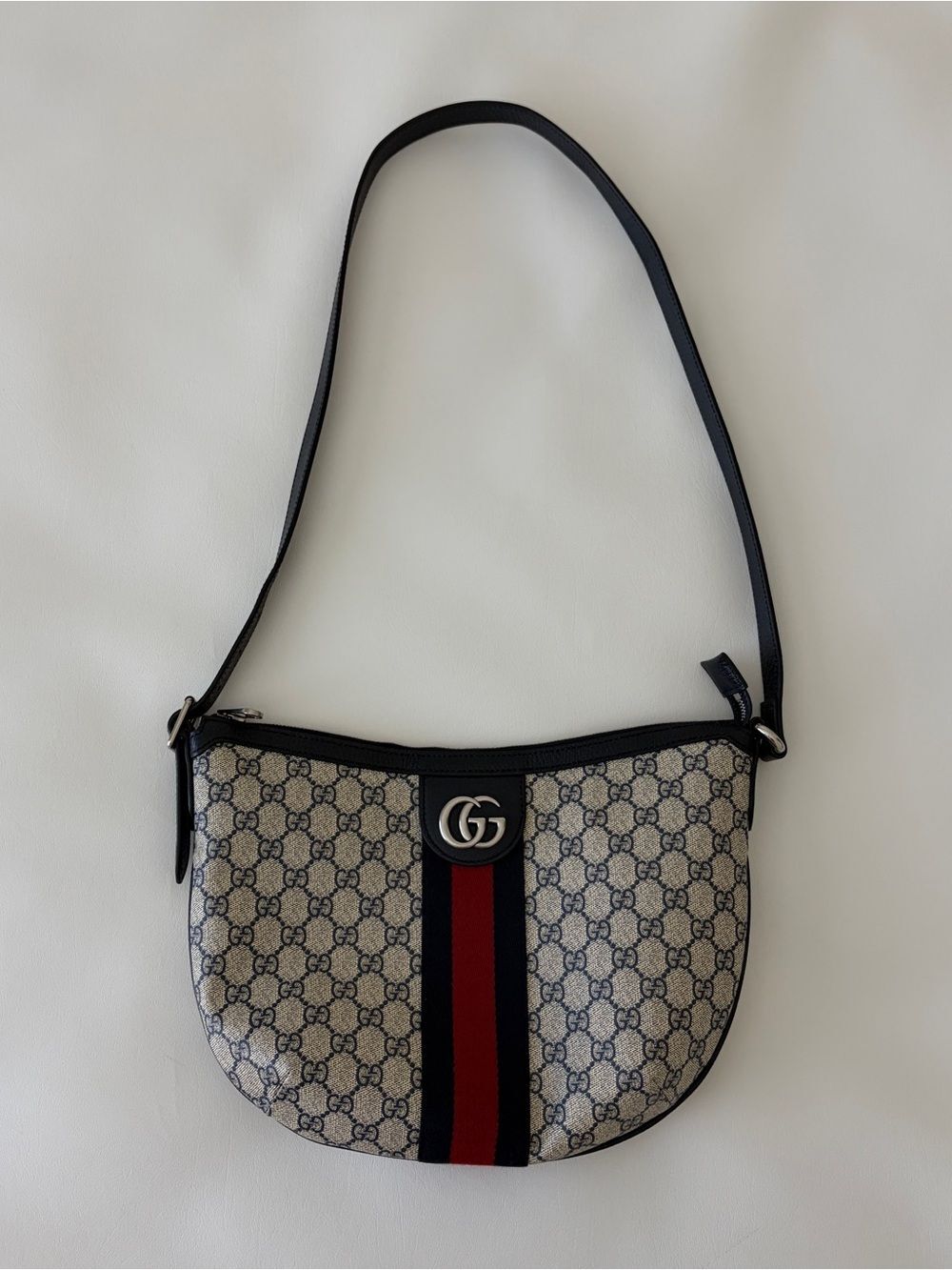 Gucci GG Supreme Canvas Shoulder Bag — Beige/Blue/Red, Silver Hardware Authentic - Picture 2 of 16